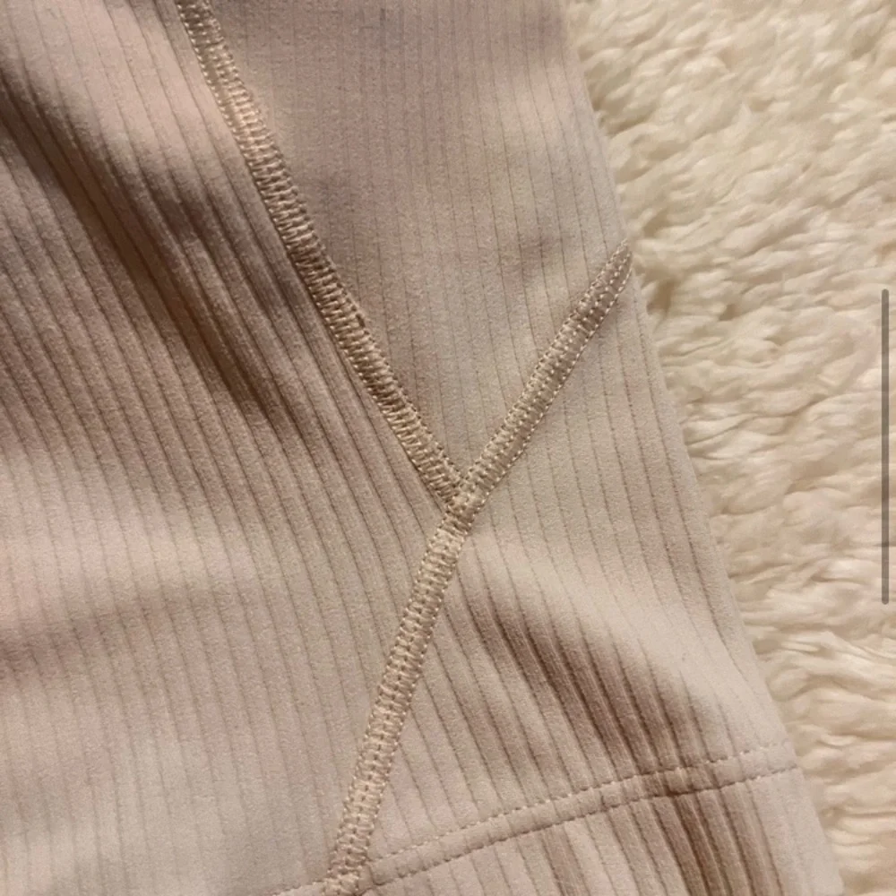 Lululemon Align Ribbed High-Neck
Tank Top White Opal - Picture 5 of 7